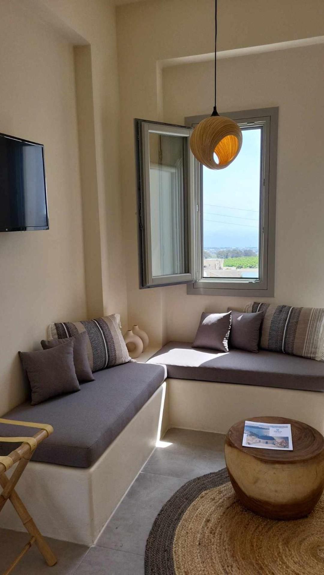Pýrgos Maeva Suites Santorini מראה חיצוני תמונה