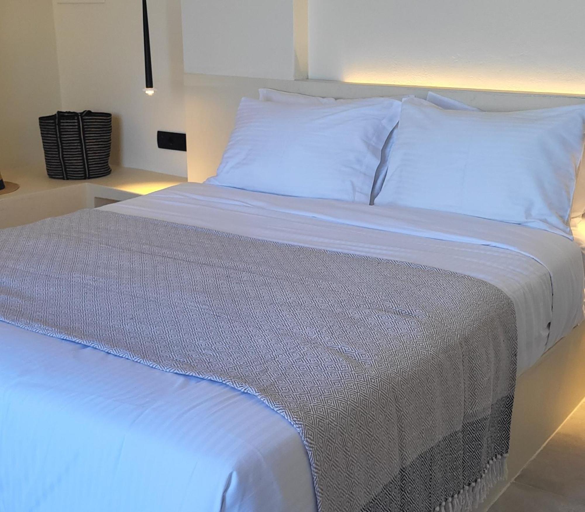 Pýrgos Maeva Suites Santorini מראה חיצוני תמונה