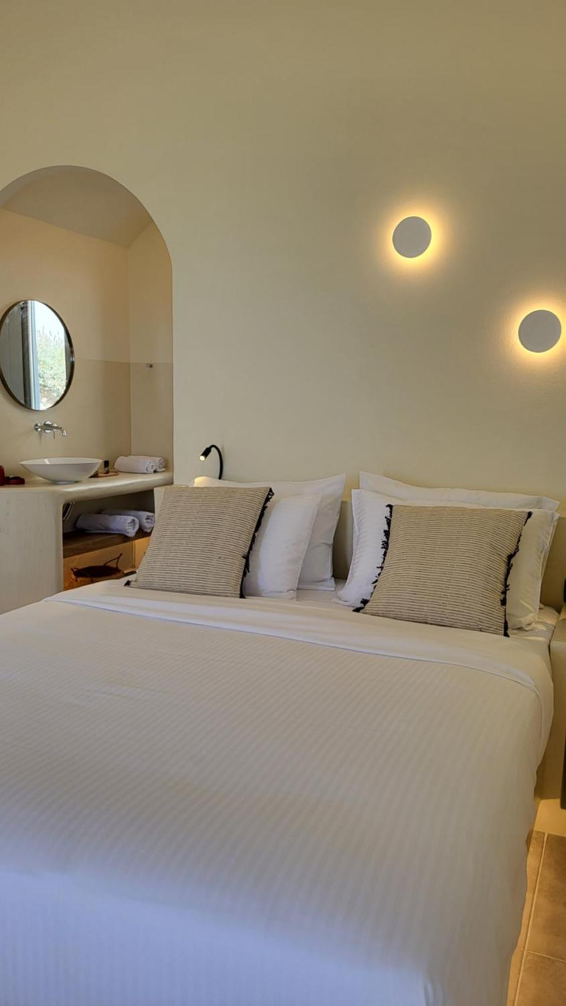 Pýrgos Maeva Suites Santorini מראה חיצוני תמונה